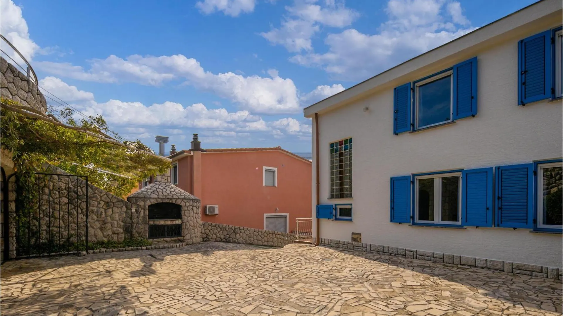 Nice Home In Dramalj With House Sea View Holiday home